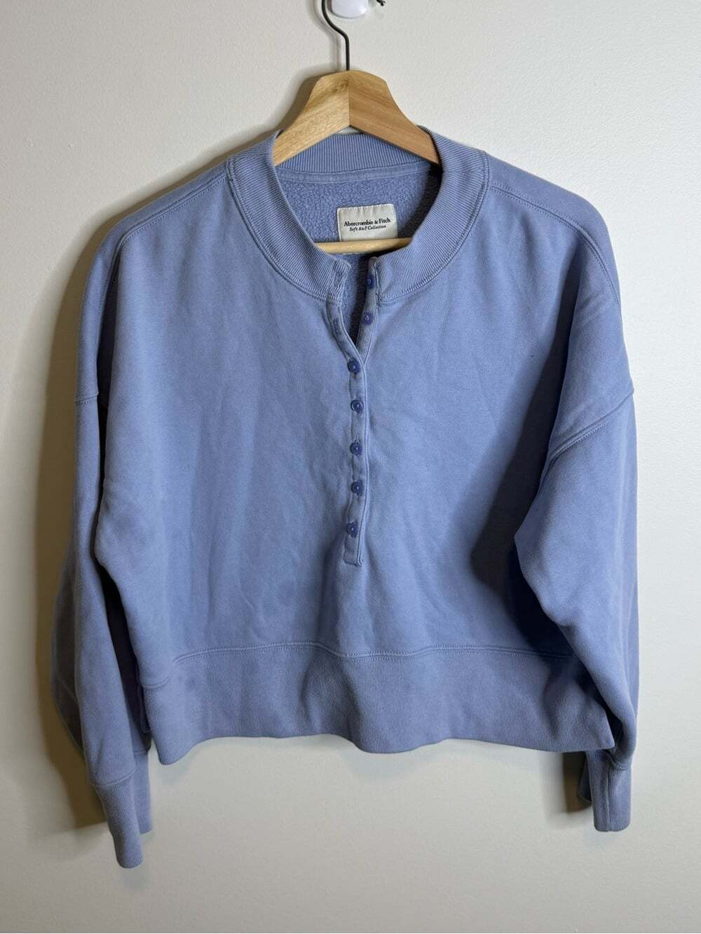 Abercrombie & Fitch Lavender Crewneck Sweatshirt Button down sweater size small